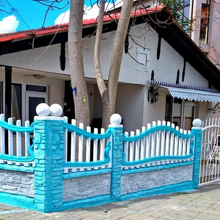 Guest house Izgrev 24а 3*